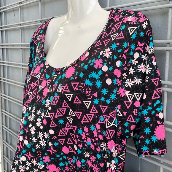 LulaRoe Geometric & Floral Perfect T Top-#0297 - Picture 2 of 12